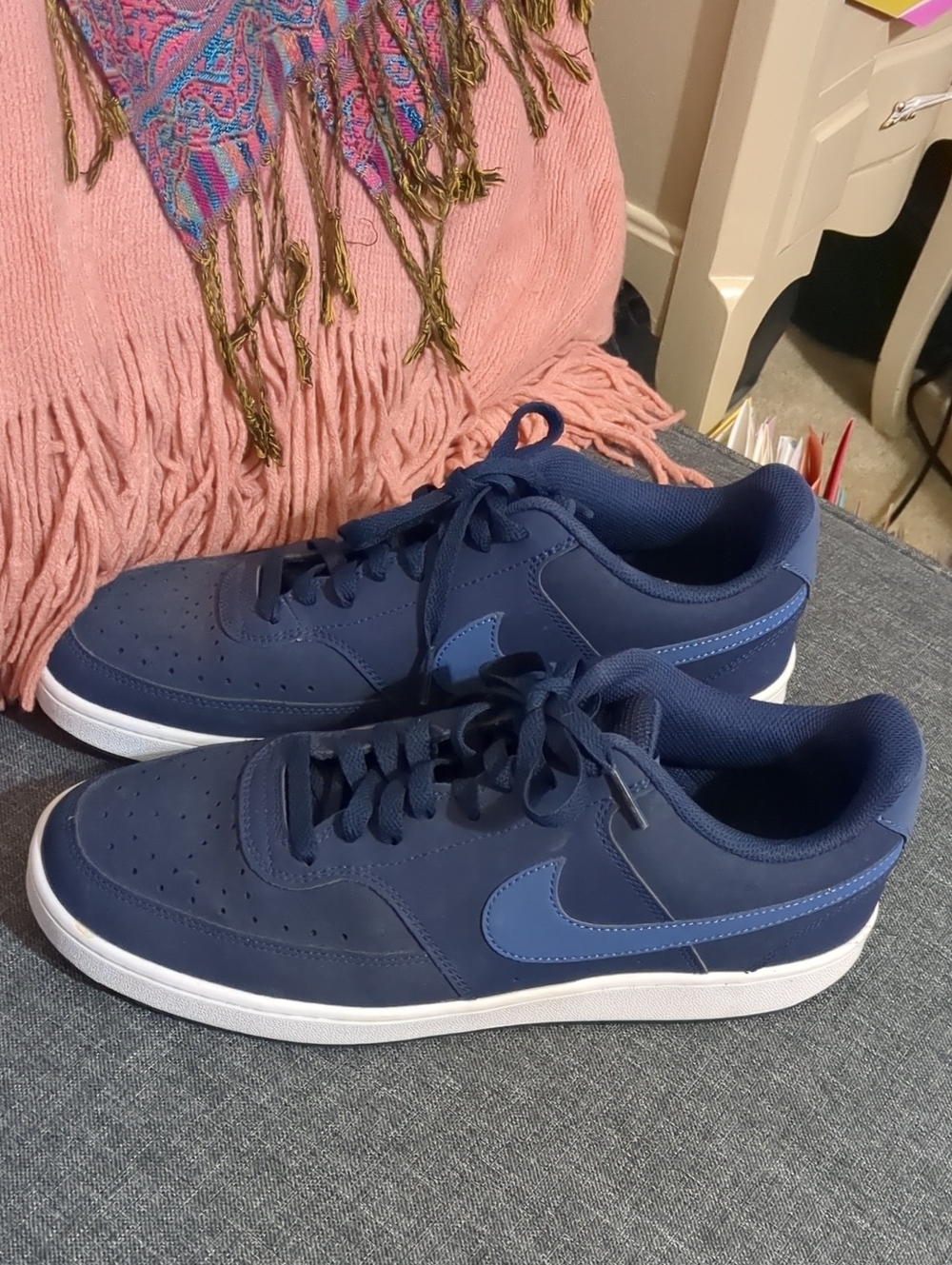 Nike Men's Navy and Light Blue Low-Top Athletic Sneakers